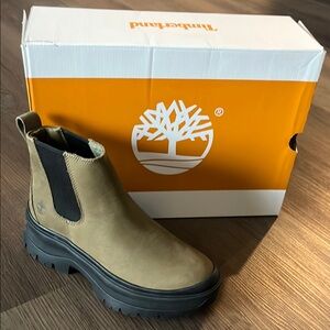 Timberland Women's Tan Chelsea Boots size 8